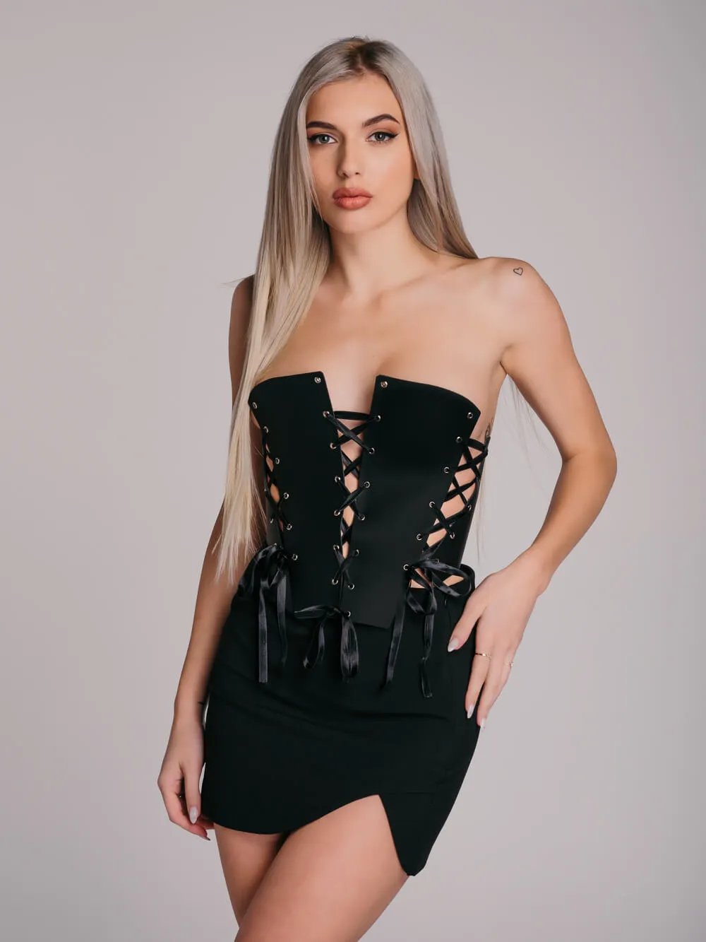 Provocative women's corset Flawless with satin ribbons made of genuine leather.